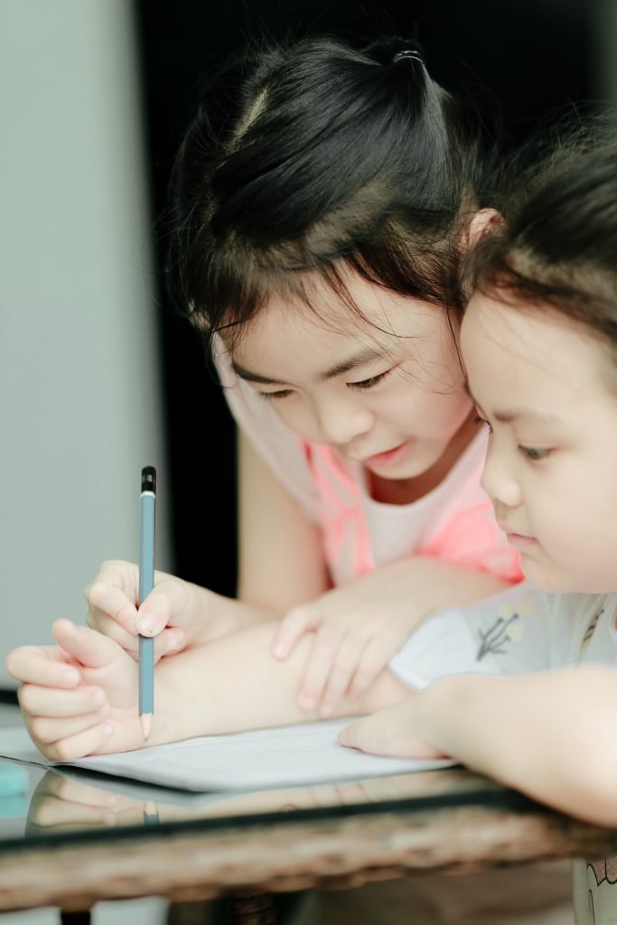 5 Bí Quyết Giúp Các Bạn Nhỏ Tự Tin Nói Tiếng Anh Chỉ Sau 3 Tháng pexels sunvani hoang 59600621 7978260
